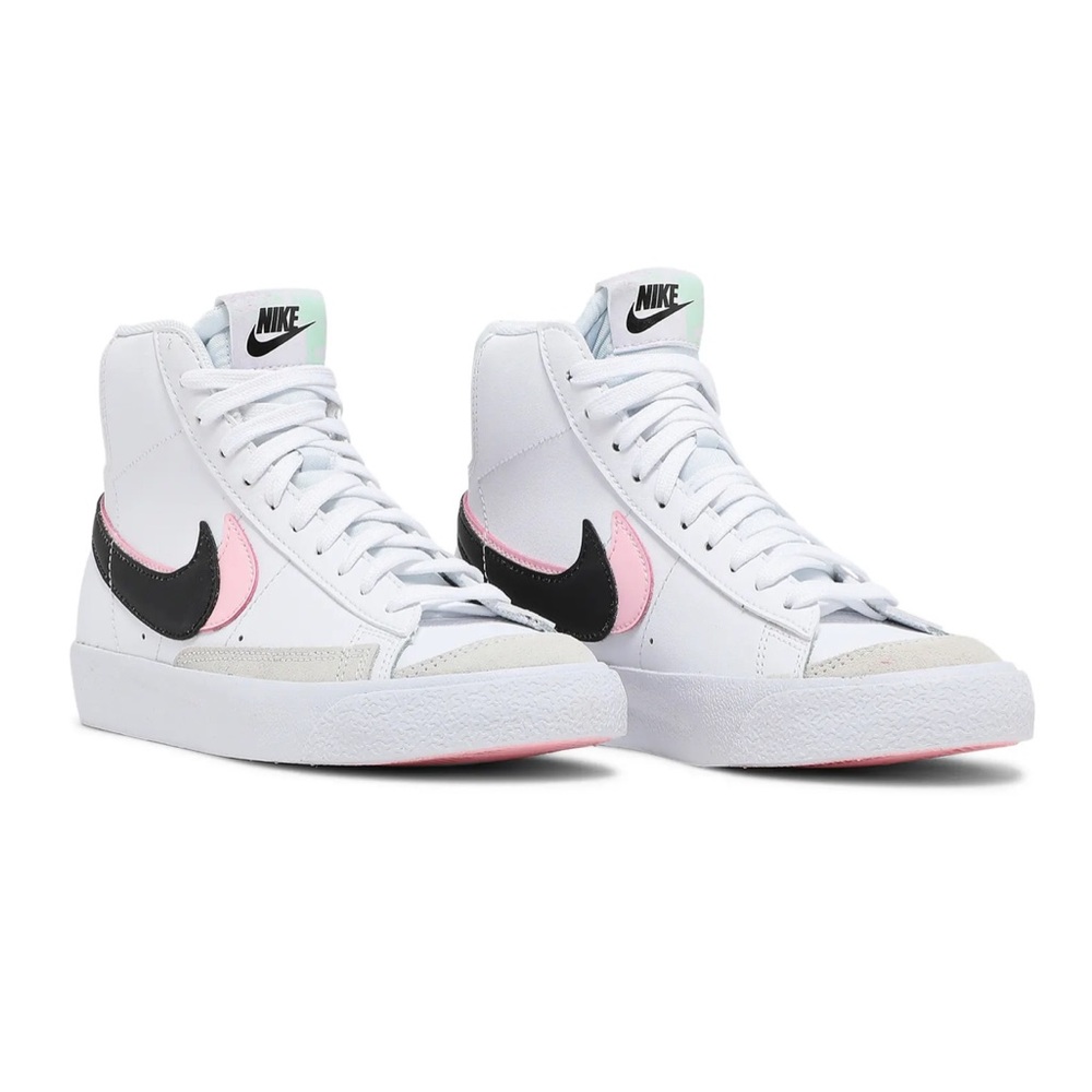 Nike Blazer Mid ‘77 SE GS White Artic Punch Sneakers
